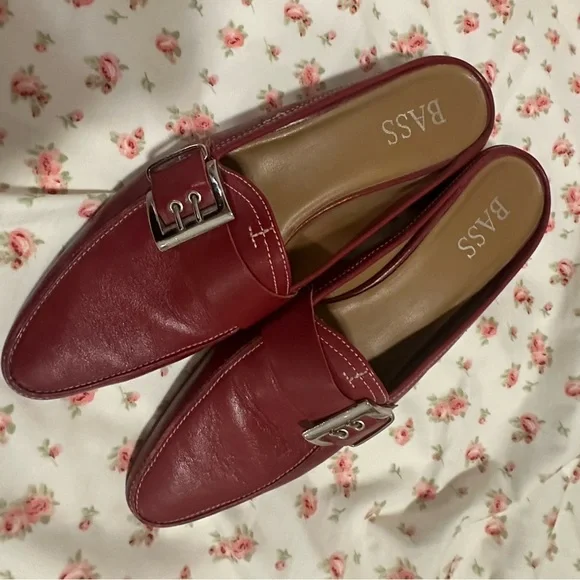 ✨ VINTAGE ✨ Bass Women's Red Leather Pointed Buckle Mules Size 9 - Picture 3 of 5